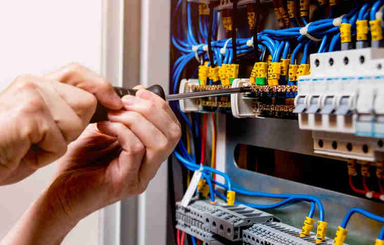 5 Signs You Should Call an Emergency Electrician | Black Fox Electrical